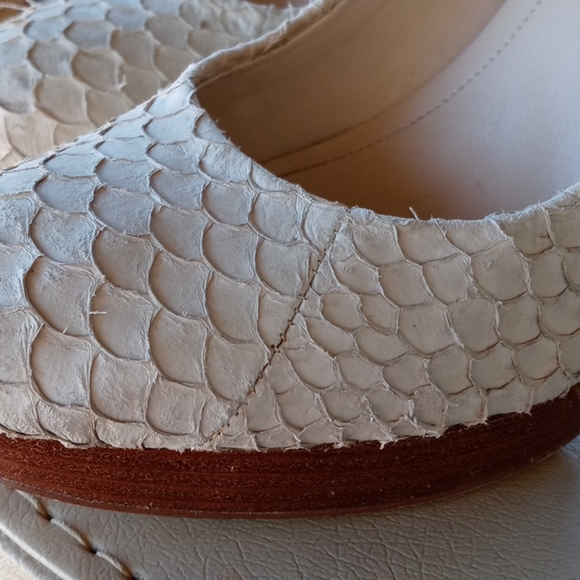 Calvin Klein. - Picture 3 of 4